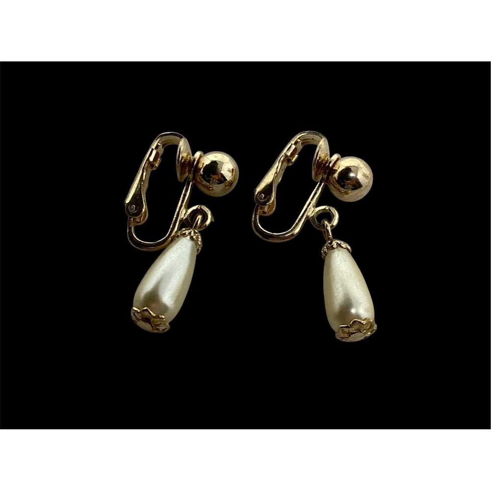 Vintage Sarah Coventry Gold Tone & Pearl Drop Clip-on Earrings